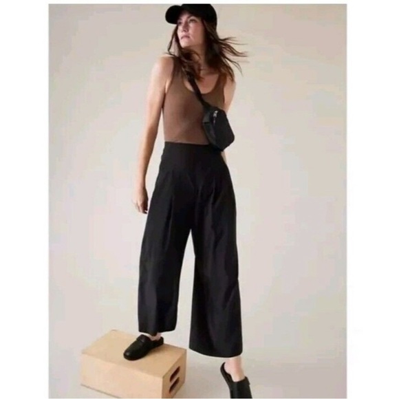 Athleta Black Brooklyn Wide-leg Crop Pants
Style: 531157-00 - Picture 1 of 10